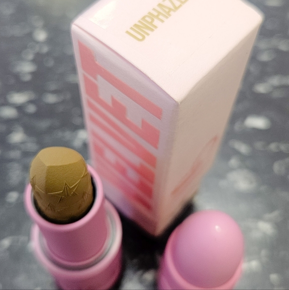 NIB Jeffree Star Velvet Trap Lipstick in Unphazed Full Size 3.3g - Picture 3 of 3
